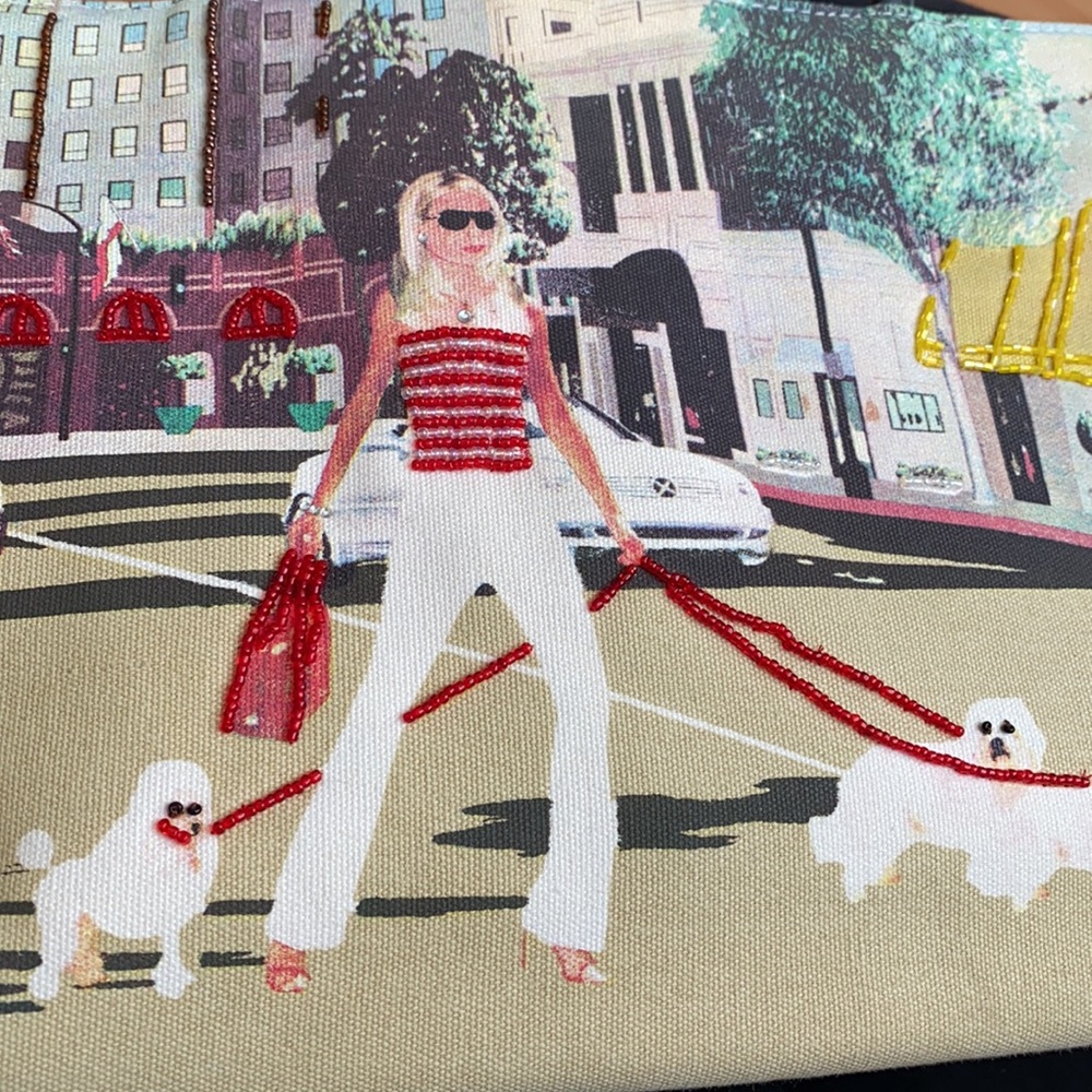 Bueno Woman Walking Dogs Shoulder Bag - Picture 11 of 11